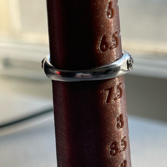 Silver Toned Clear Stone Fashion Ring Size 7 - Picture 4 of 4